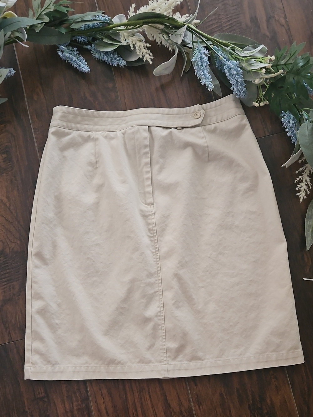 Size 14 Talbots Cream Pencil Skirt with Front Seam Detail